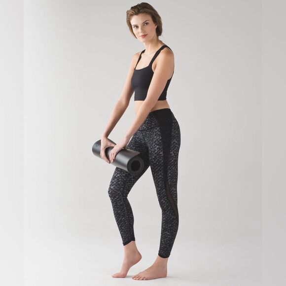 Lululemon Size 6 Featherlight Tight Iridescent Multi Black Ankle Leggings - Picture 1 of 14